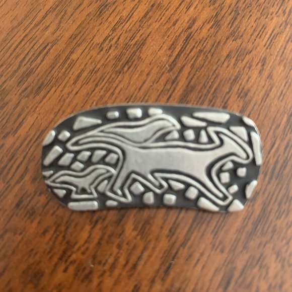 Unique Alice Seely 2000 brooch.  Silver tone - Picture 1 of 3
